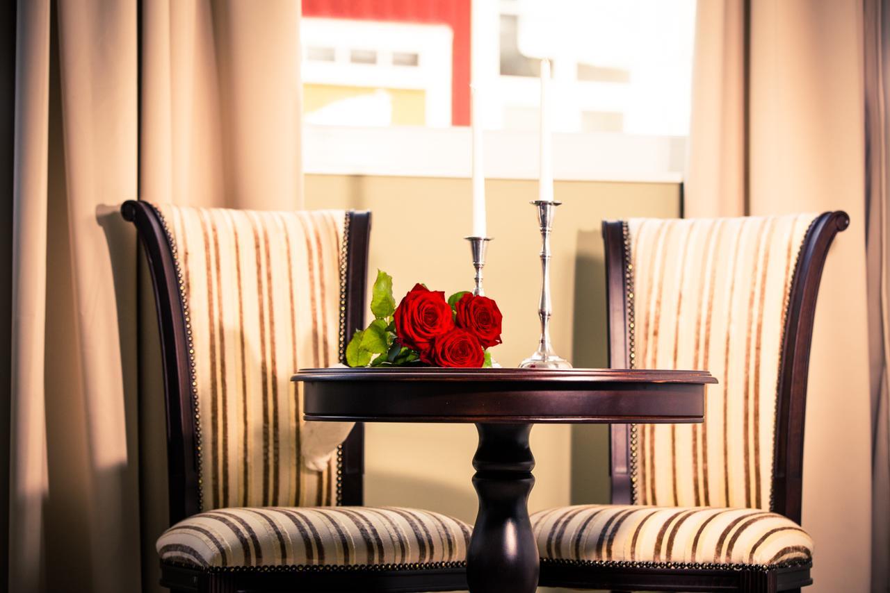 Crew Hotel Арланда Екстериор снимка