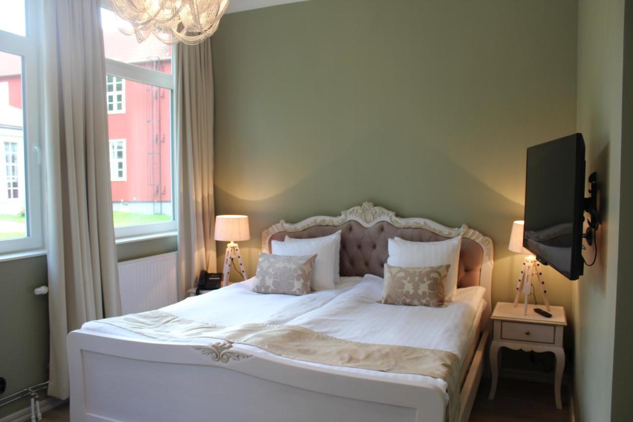 Crew Hotel Арланда Екстериор снимка